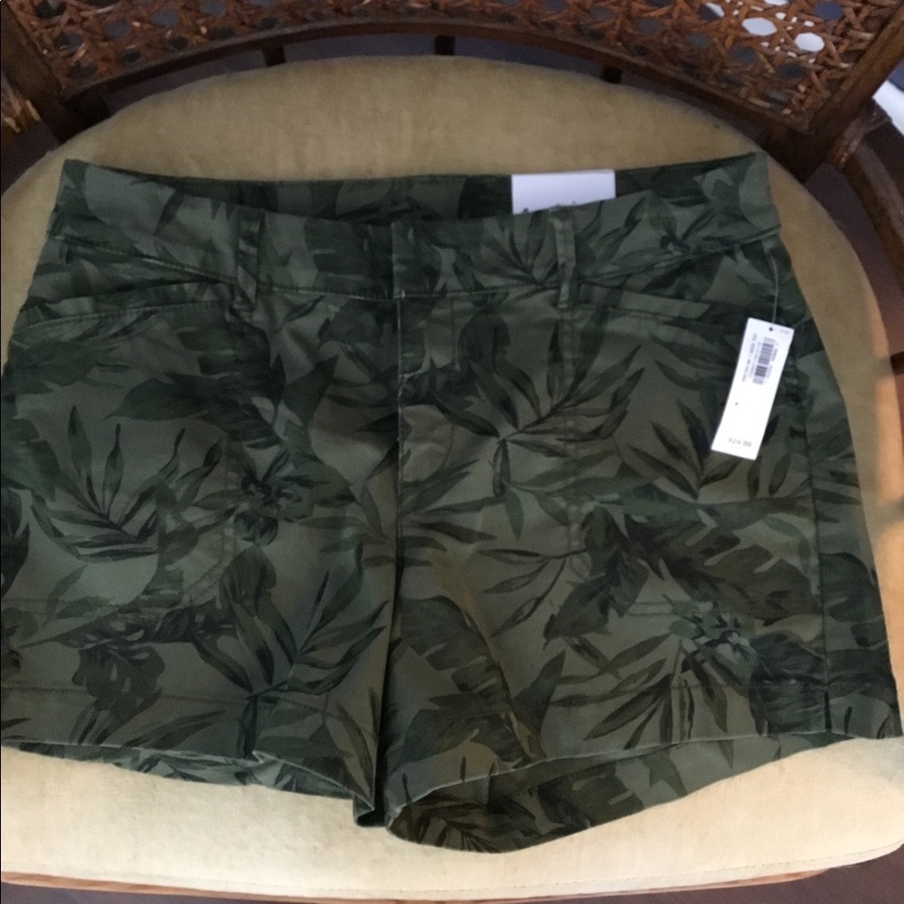 NWT size 4 Old Navy green palm leaf print shorts